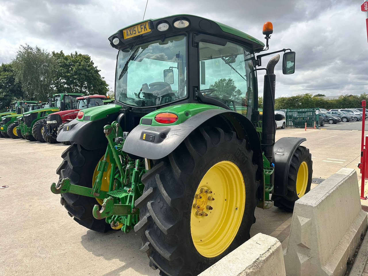 John Deere 6125R - Farm tractor: picture 2 John Deere 6125R - Farm tractor: picture 2