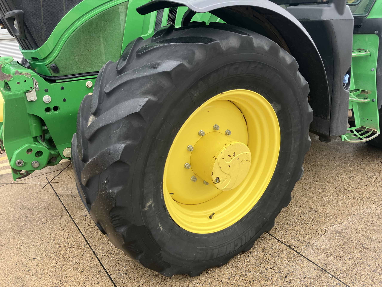 Farm tractor John Deere 6155R: picture 8