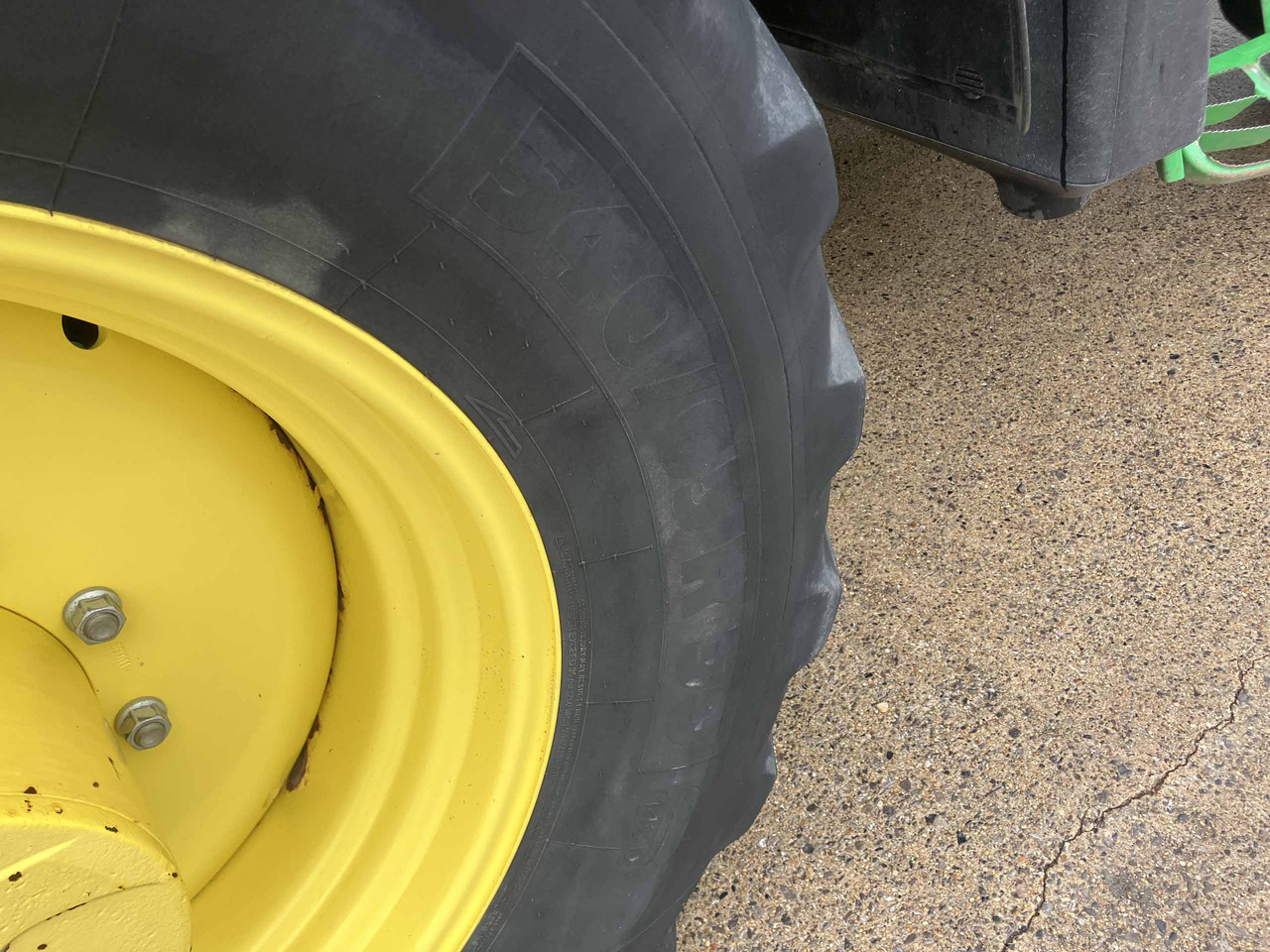 Farm tractor John Deere 6155R: picture 11