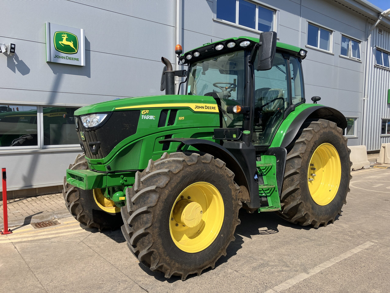John Deere 6R 185 - Farm tractor: picture 1 John Deere 6R 185 - Farm tractor: picture 1