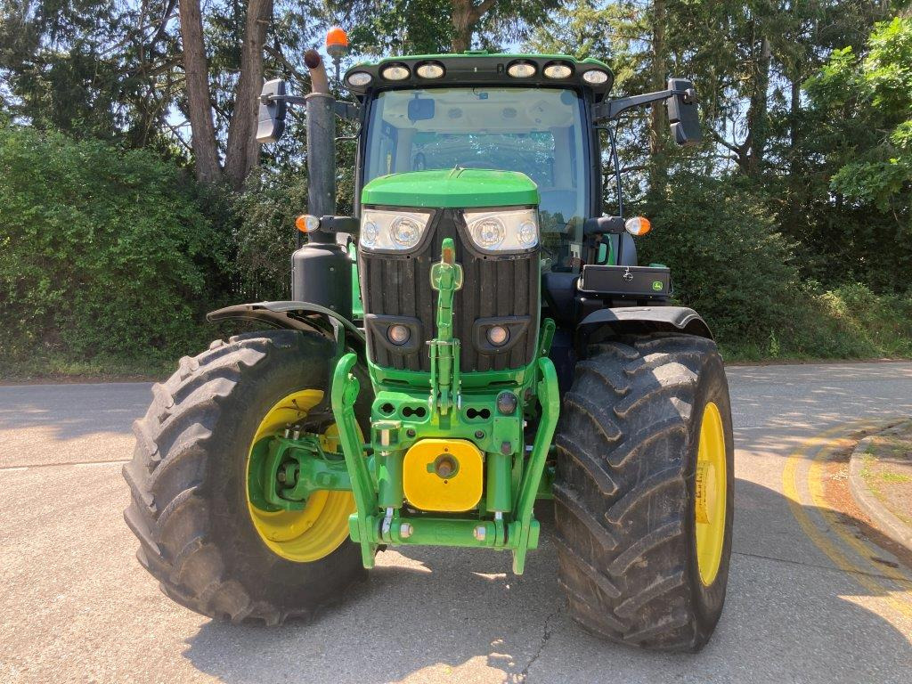 John Deere 6R 215 - Farm tractor: picture 1 John Deere 6R 215 - Farm tractor: picture 1