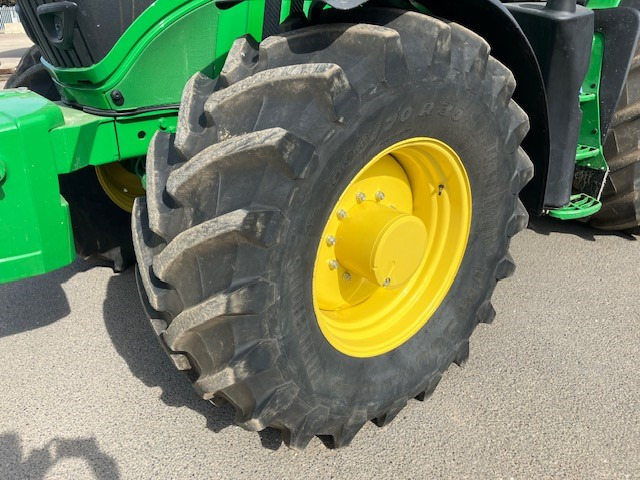 John Deere 6R 250 - Farm tractor: picture 2 John Deere 6R 250 - Farm tractor: picture 2