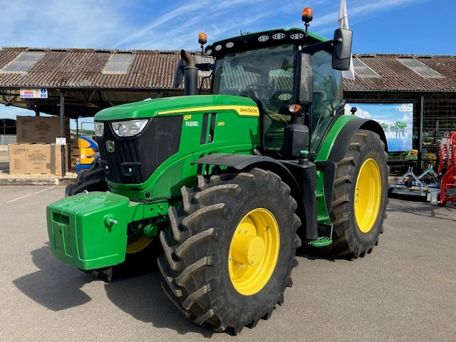 John Deere 6R 250 - Farm tractor: picture 1 John Deere 6R 250 - Farm tractor: picture 1