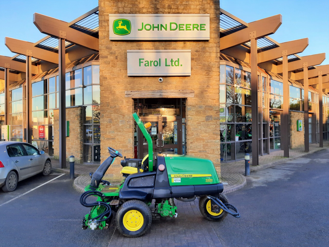 John Deere 7200 utility triple mower - Garden mower: picture 2 John Deere 7200 utility triple mower - Garden mower: picture 2