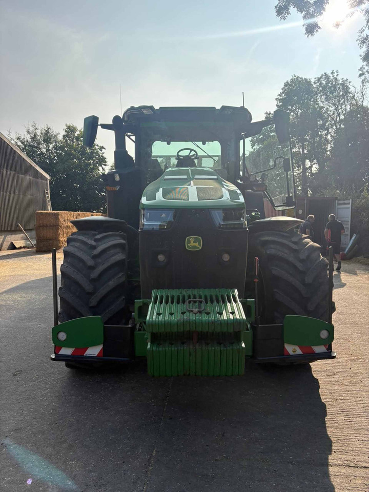 John Deere 8R 370 - Farm tractor: picture 2 John Deere 8R 370 - Farm tractor: picture 2