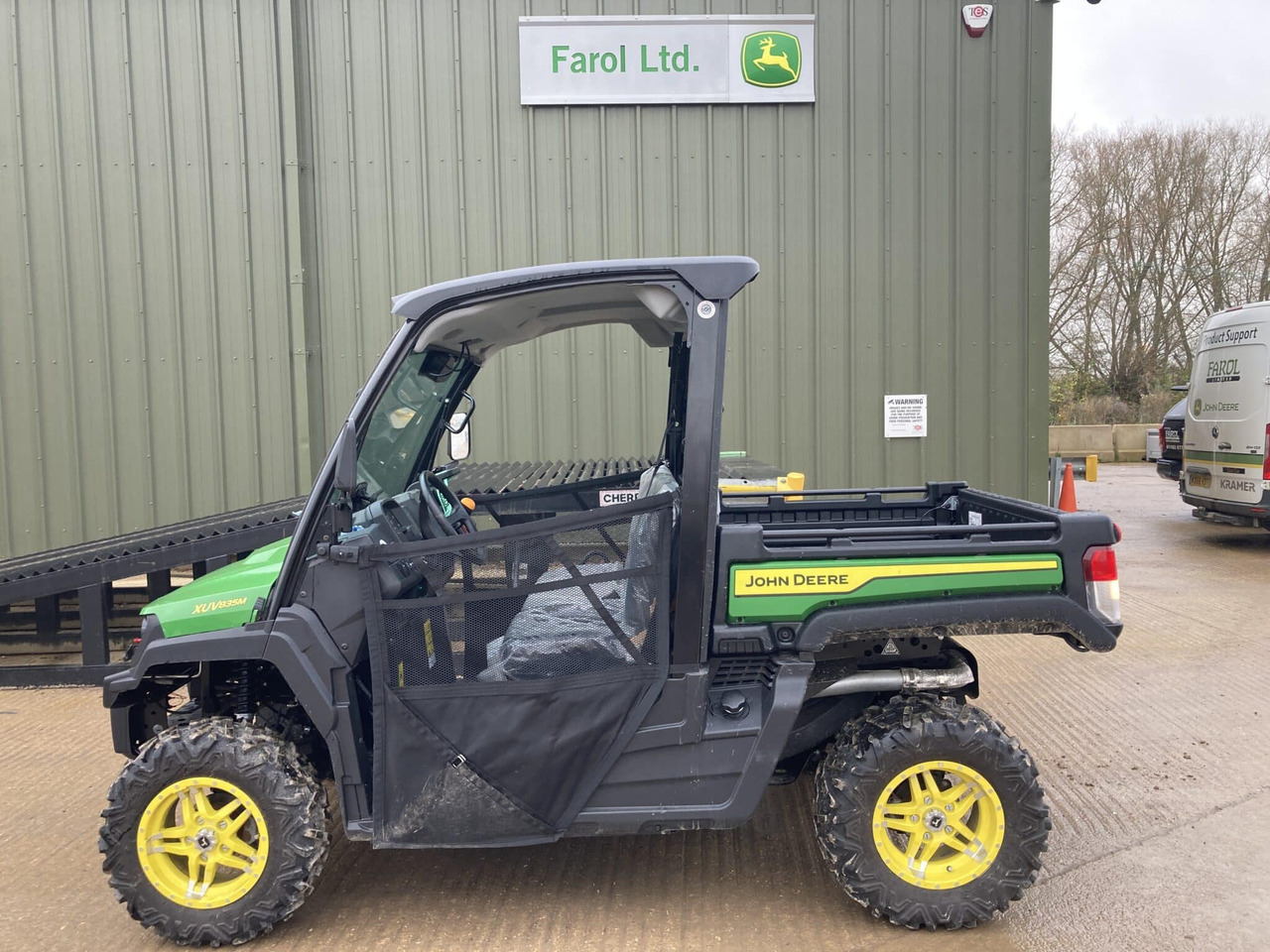 John Deere XUV835M Gator - Side-by-side/ ATV: picture 2 John Deere XUV835M Gator - Side-by-side/ ATV: picture 2