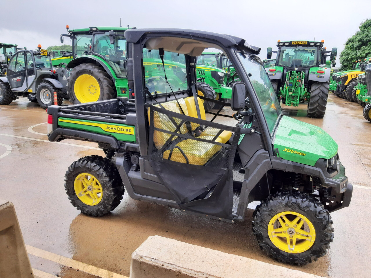 John Deere XUV865M Gator - Side-by-side/ ATV: picture 3 John Deere XUV865M Gator - Side-by-side/ ATV: picture 3