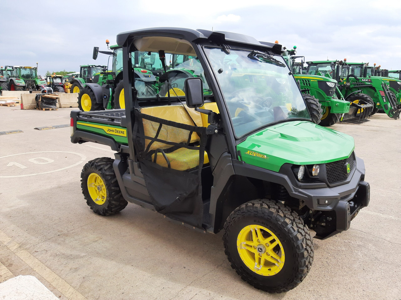 John Deere XUV865M Gator - Side-by-side/ ATV: picture 3 John Deere XUV865M Gator - Side-by-side/ ATV: picture 3