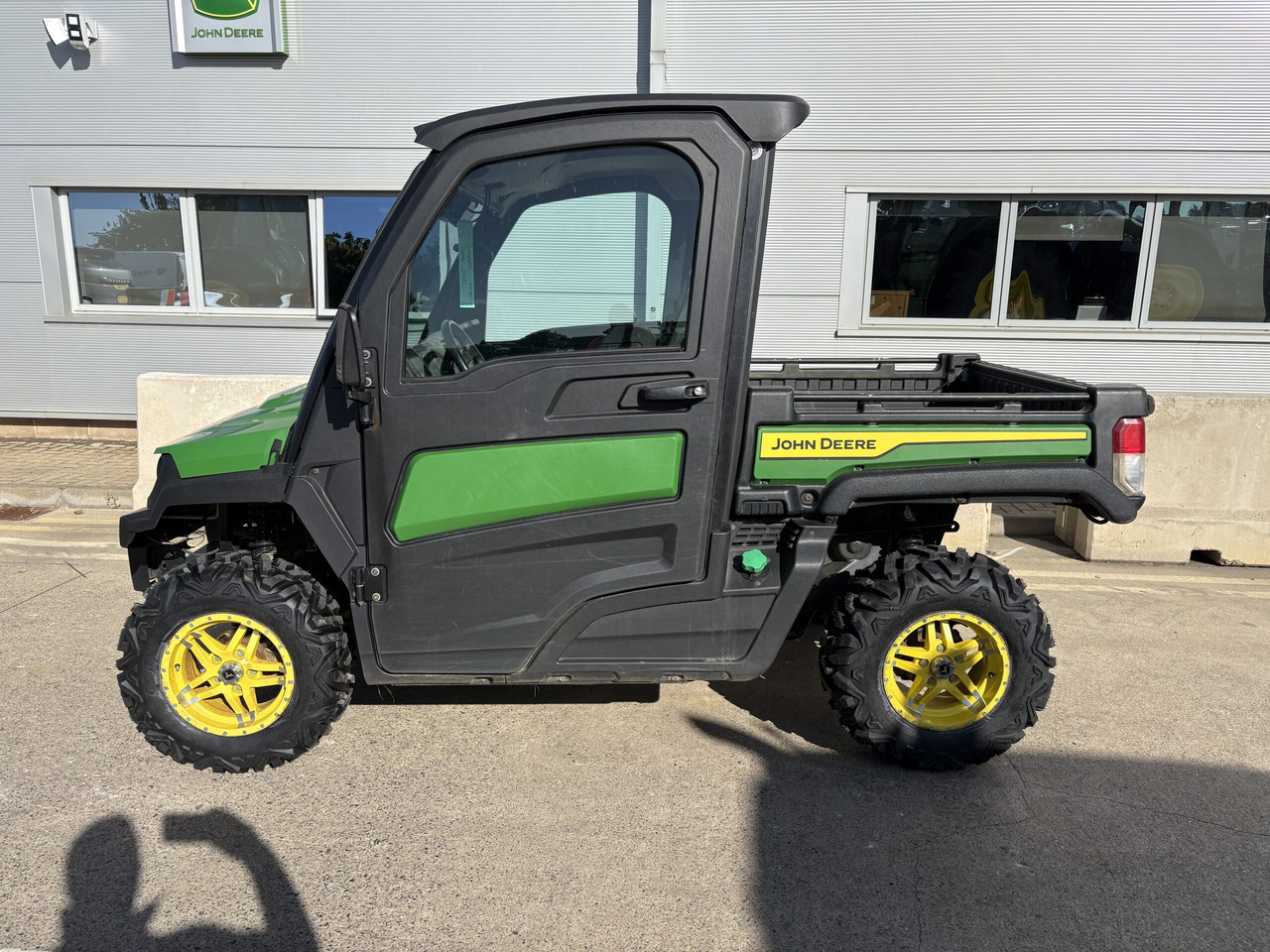 John Deere XUV865M Gator - Side-by-side/ ATV: picture 1 John Deere XUV865M Gator - Side-by-side/ ATV: picture 1