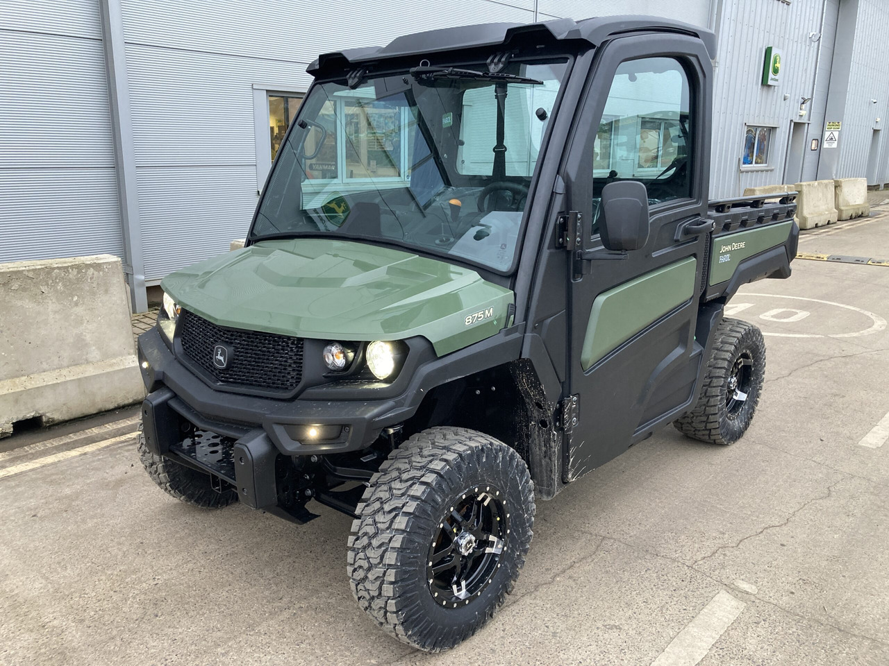 John Deere XUV875M Gator - Side-by-side/ ATV: picture 1 John Deere XUV875M Gator - Side-by-side/ ATV: picture 1