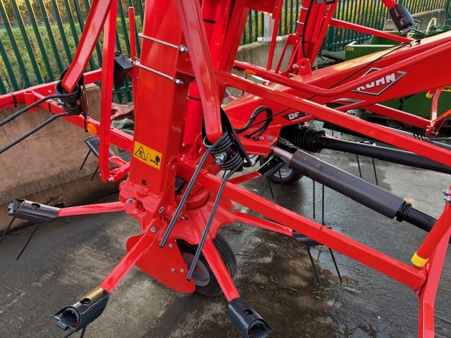Kuhn GF7803 Tedder - Tedder/ Rake: picture 4 Kuhn GF7803 Tedder - Tedder/ Rake: picture 4