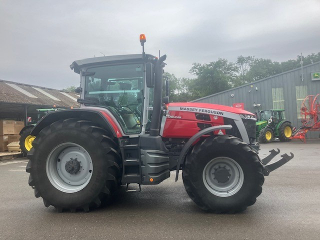 Massey Ferguson 8S.245 - Farm tractor: picture 3 Massey Ferguson 8S.245 - Farm tractor: picture 3