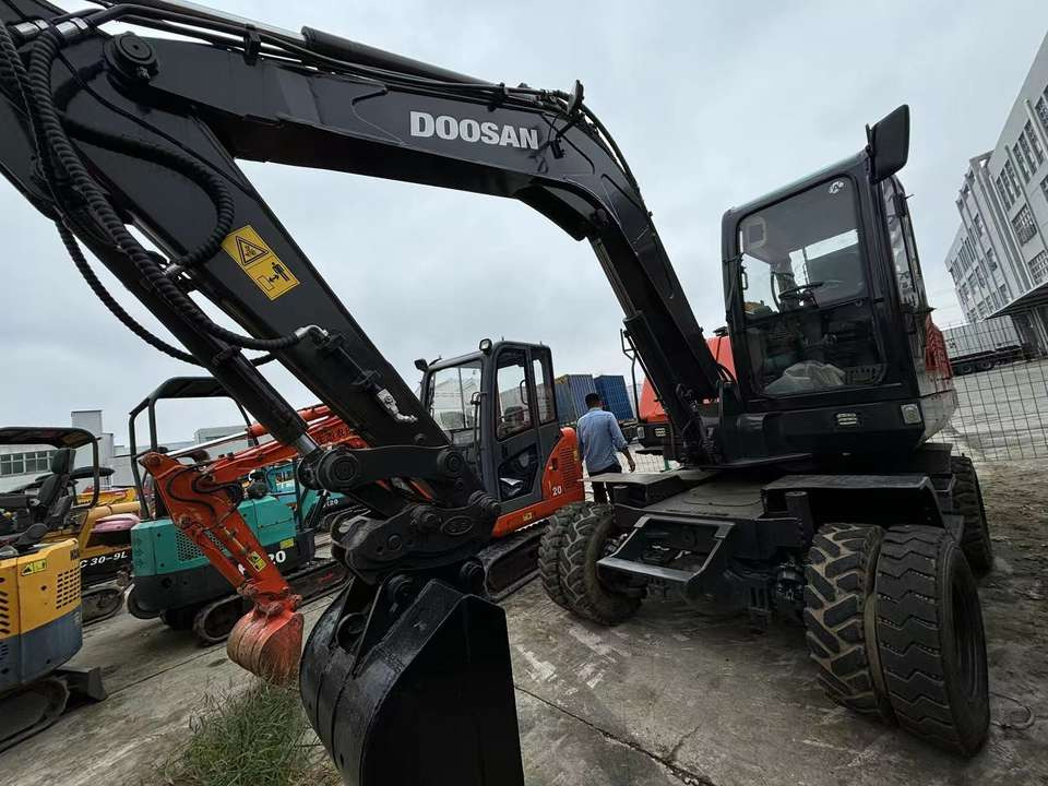 Hot Sale Used Doosan Dx75 Small 7.5t Wheel Excavator South Korea DX75 Mini Excavator for Sale Good Condition - Wheel excavator: picture 2 Hot Sale Used Doosan Dx75 Small 7.5t Wheel Excavator South Korea DX75 Mini Excavator for Sale Good Condition - Wheel excavator: picture 2