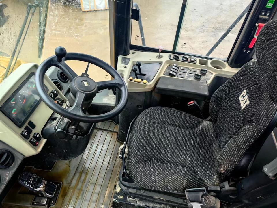 Second Hand Caterpillar CAT 950GC Wheel Loader Used CAT 950GC Wheel Loaders 950GC in Low Price for Hot Sale - Wheel loader: picture 5 Second Hand Caterpillar CAT 950GC Wheel Loader Used CAT 950GC Wheel Loaders 950GC in Low Price for Hot Sale - Wheel loader: picture 5