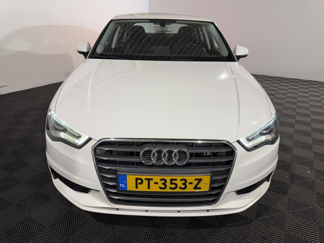 Audi | A3 Limousine | 1.4 TFSI Attraction Pro Line Plus Automaat | 2016 | 256.538 km | PT353Z | Geen oordeel - Sedan: picture 2 Audi | A3 Limousine | 1.4 TFSI Attraction Pro Line Plus Automaat | 2016 | 256.538 km | PT353Z | Geen oordeel - Sedan: picture 2