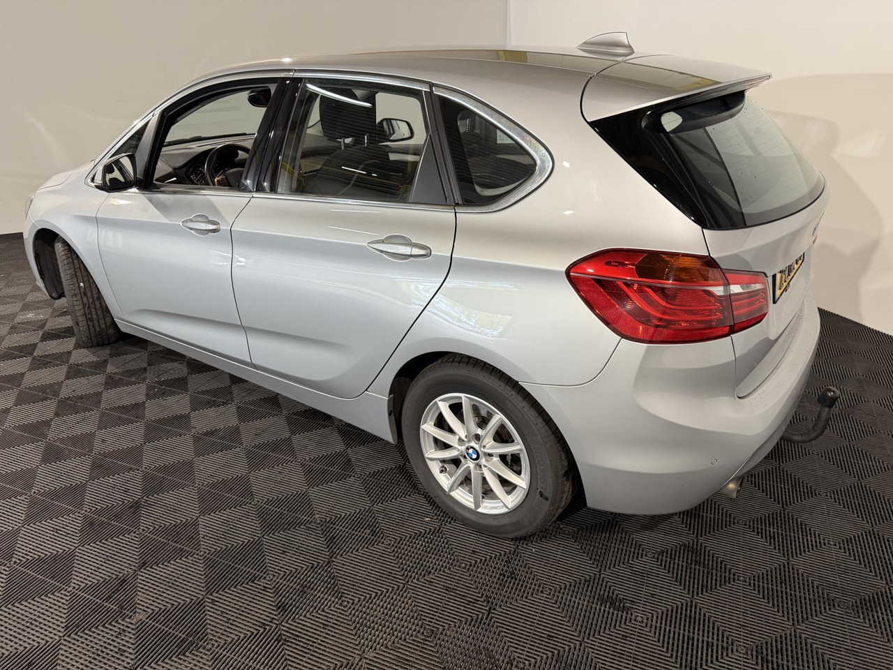 BMW 2-serie Active Tourer 218i Executive 2-ZGX-00 198.295 km - Car: picture 3 BMW 2-serie Active Tourer 218i Executive 2-ZGX-00 198.295 km - Car: picture 3