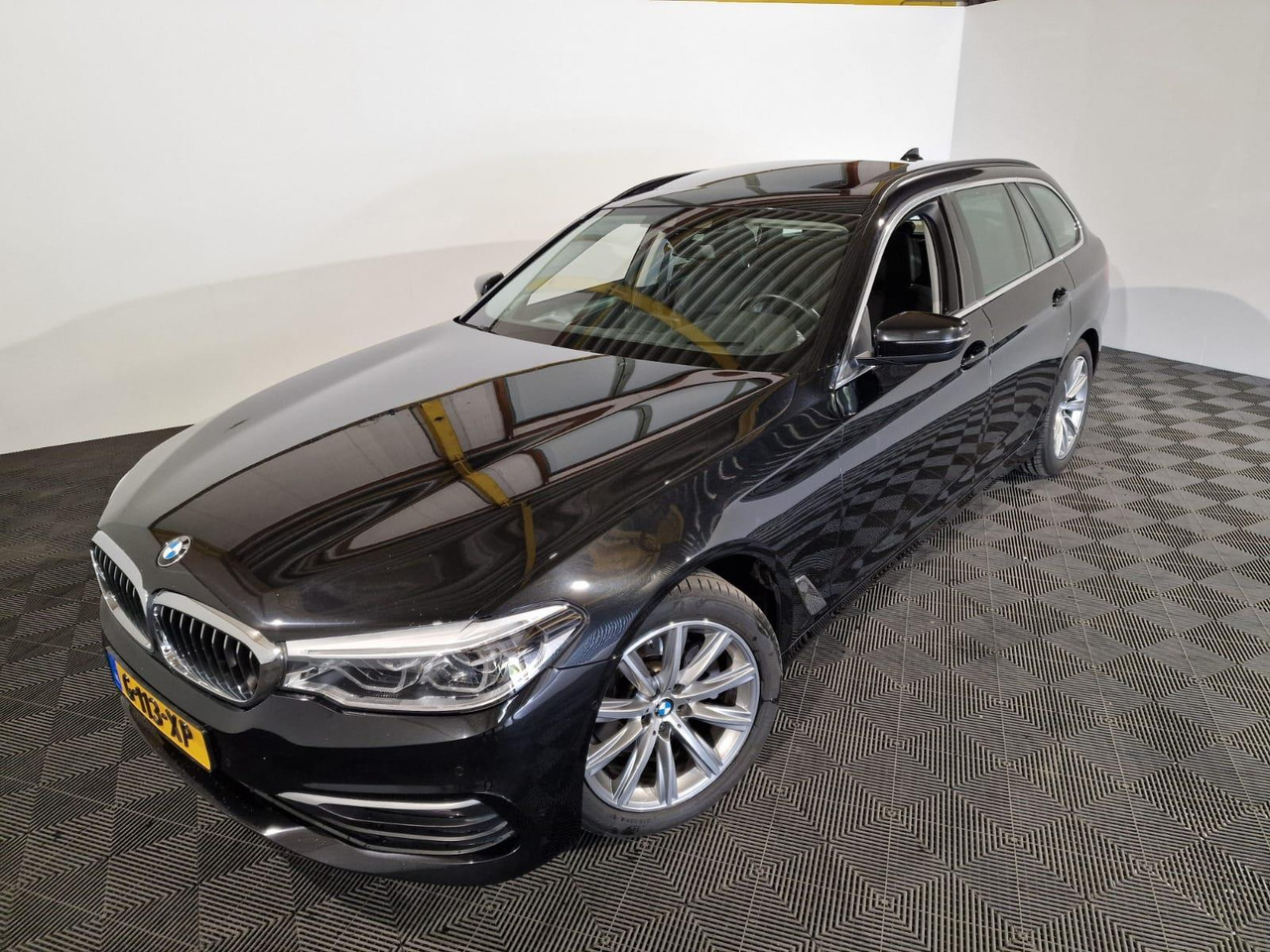 Bmw 520d Touring High Executive G-113-XP - Car: picture 1 Bmw 520d Touring High Executive G-113-XP - Car: picture 1