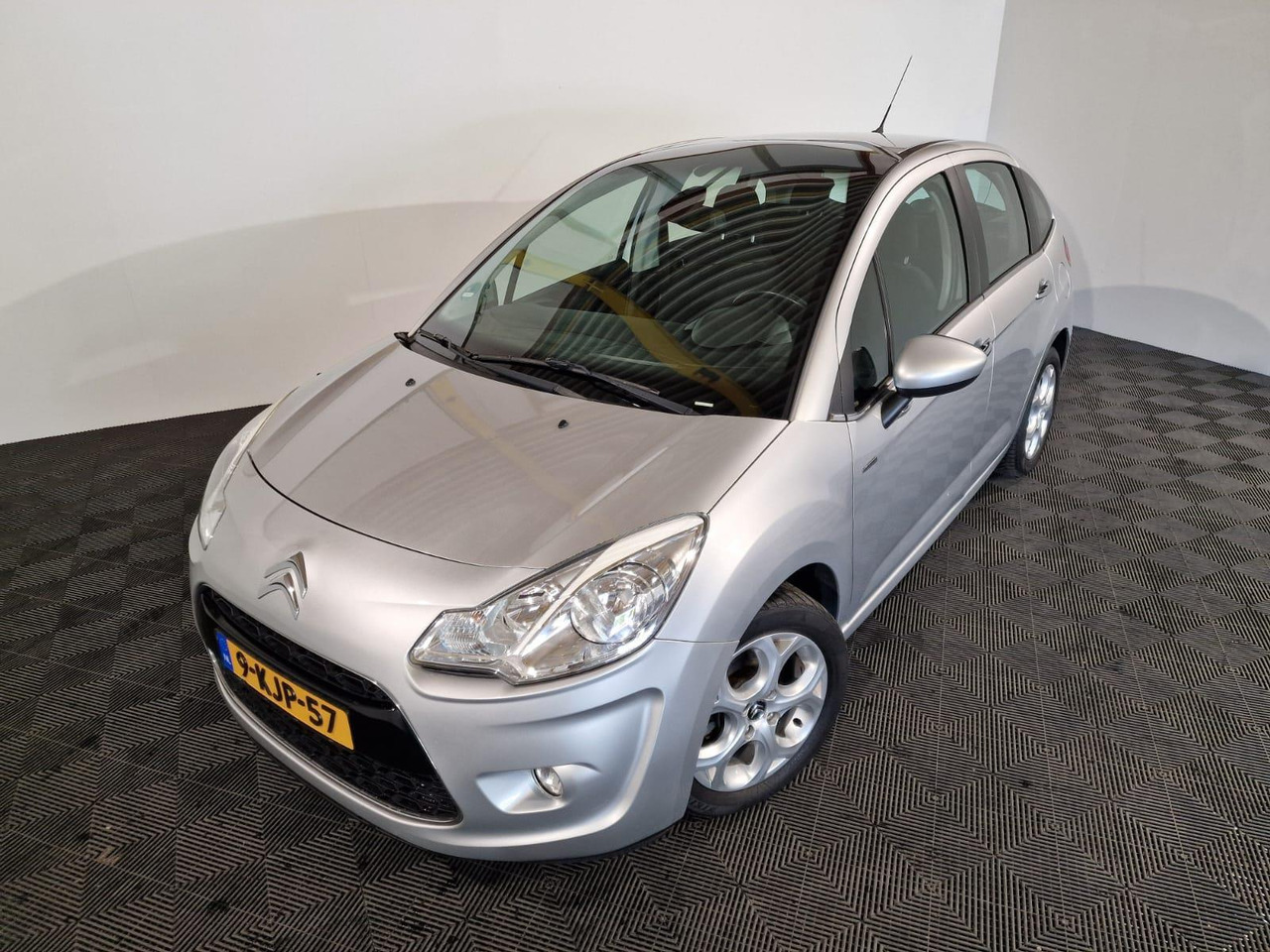 Citroen C3 1.6 Vti 9-KJP-57 193.593 km - Car: picture 1 Citroen C3 1.6 Vti 9-KJP-57 193.593 km - Car: picture 1