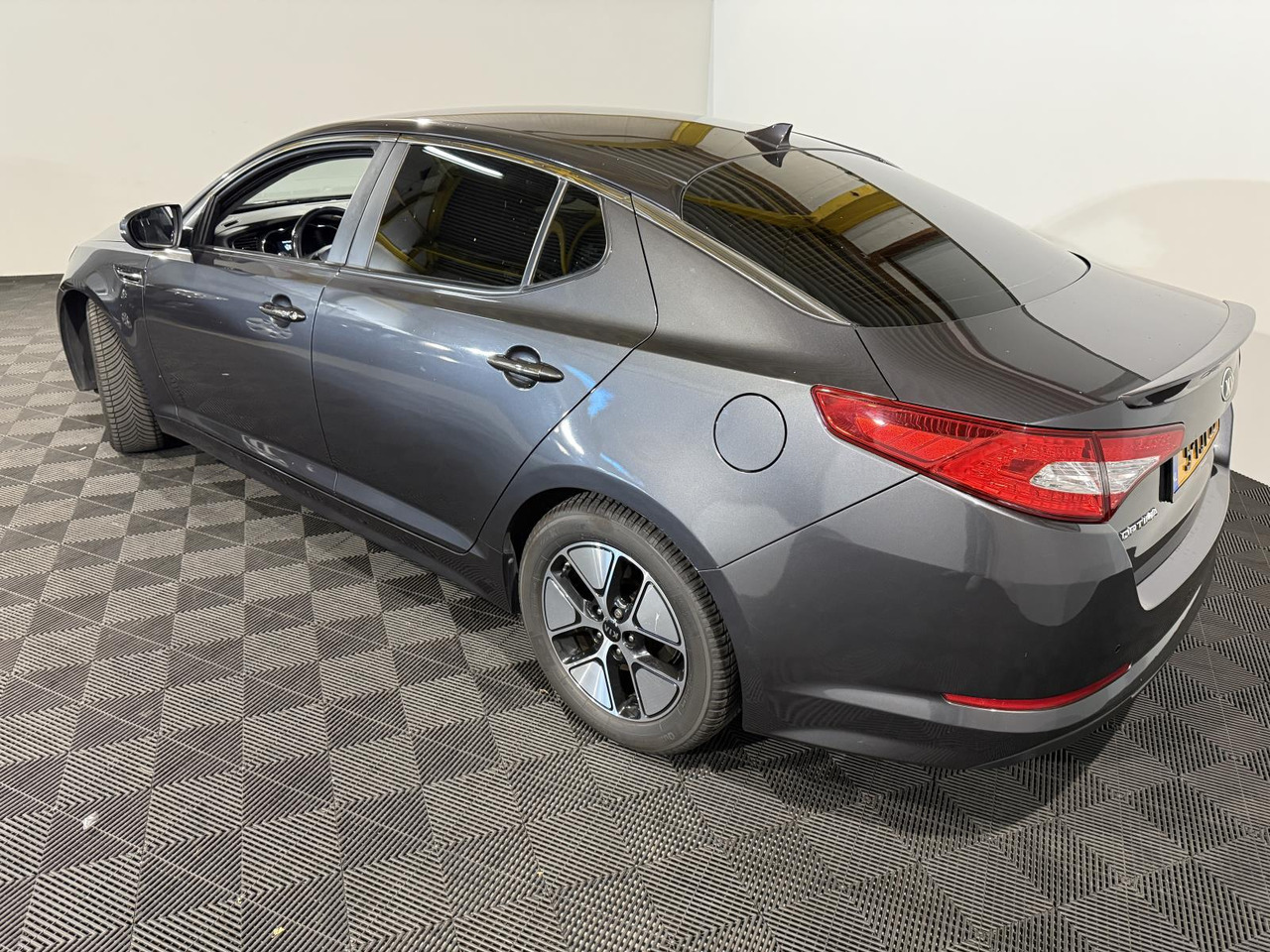 Kia | Optima | 2.0 CVVT Hybrid Super Pack | 2014 | 260.693 km | 5TJT77 | Automaat | Logisch - Sedan: picture 3 Kia | Optima | 2.0 CVVT Hybrid Super Pack | 2014 | 260.693 km | 5TJT77 | Automaat | Logisch - Sedan: picture 3
