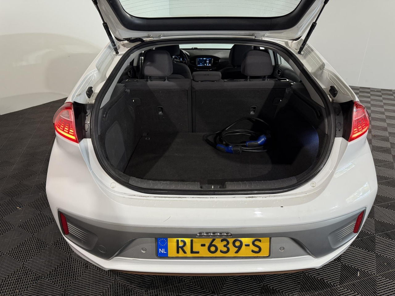 Kia | Stonic | 1.0 T-GDi DynamicLine | 2018 | 230.603 km | RL369S | Logisch - SUV: picture 3 Kia | Stonic | 1.0 T-GDi DynamicLine | 2018 | 230.603 km | RL369S | Logisch - SUV: picture 3