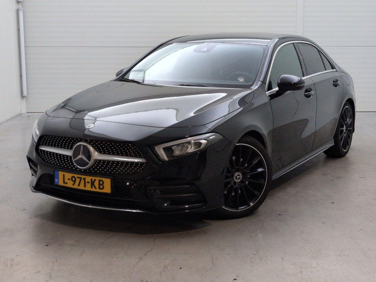 Mercedes-Benz A-klasse 180 Business Solution AMG | 2019 | 114.868 km | Automaat | L971KB | NAP: Geen oordeel - Sedan: picture 1 Mercedes-Benz A-klasse 180 Business Solution AMG | 2019 | 114.868 km | Automaat | L971KB | NAP: Geen oordeel - Sedan: picture 1