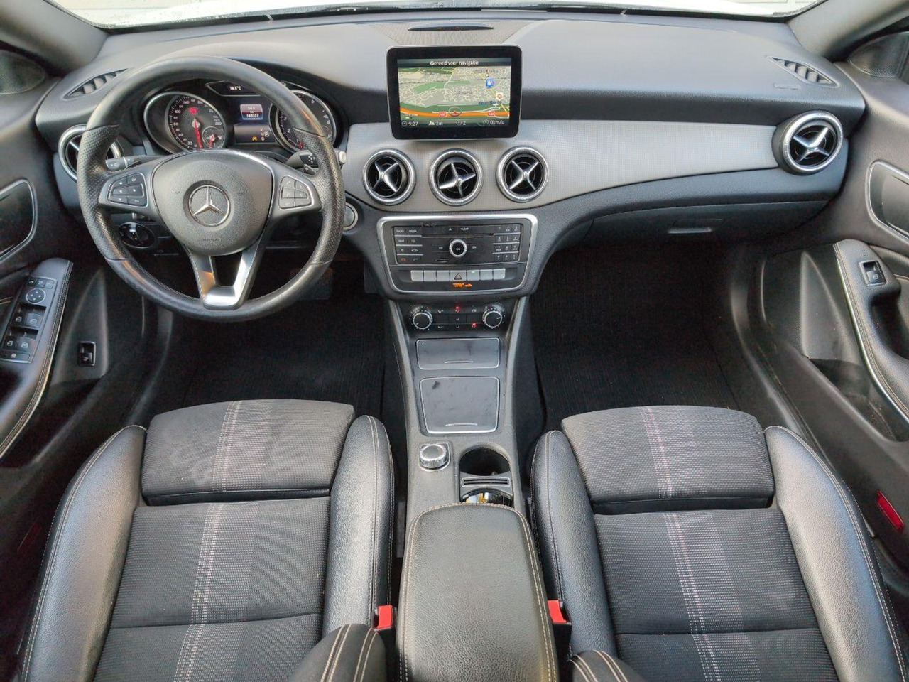Mercedes-Benz CLA-klasse 180 Prestige | 2018 | 143.327 km | Automaat | T273NT | NAP: Geen oordeel - Sedan: picture 5 Mercedes-Benz CLA-klasse 180 Prestige | 2018 | 143.327 km | Automaat | T273NT | NAP: Geen oordeel - Sedan: picture 5