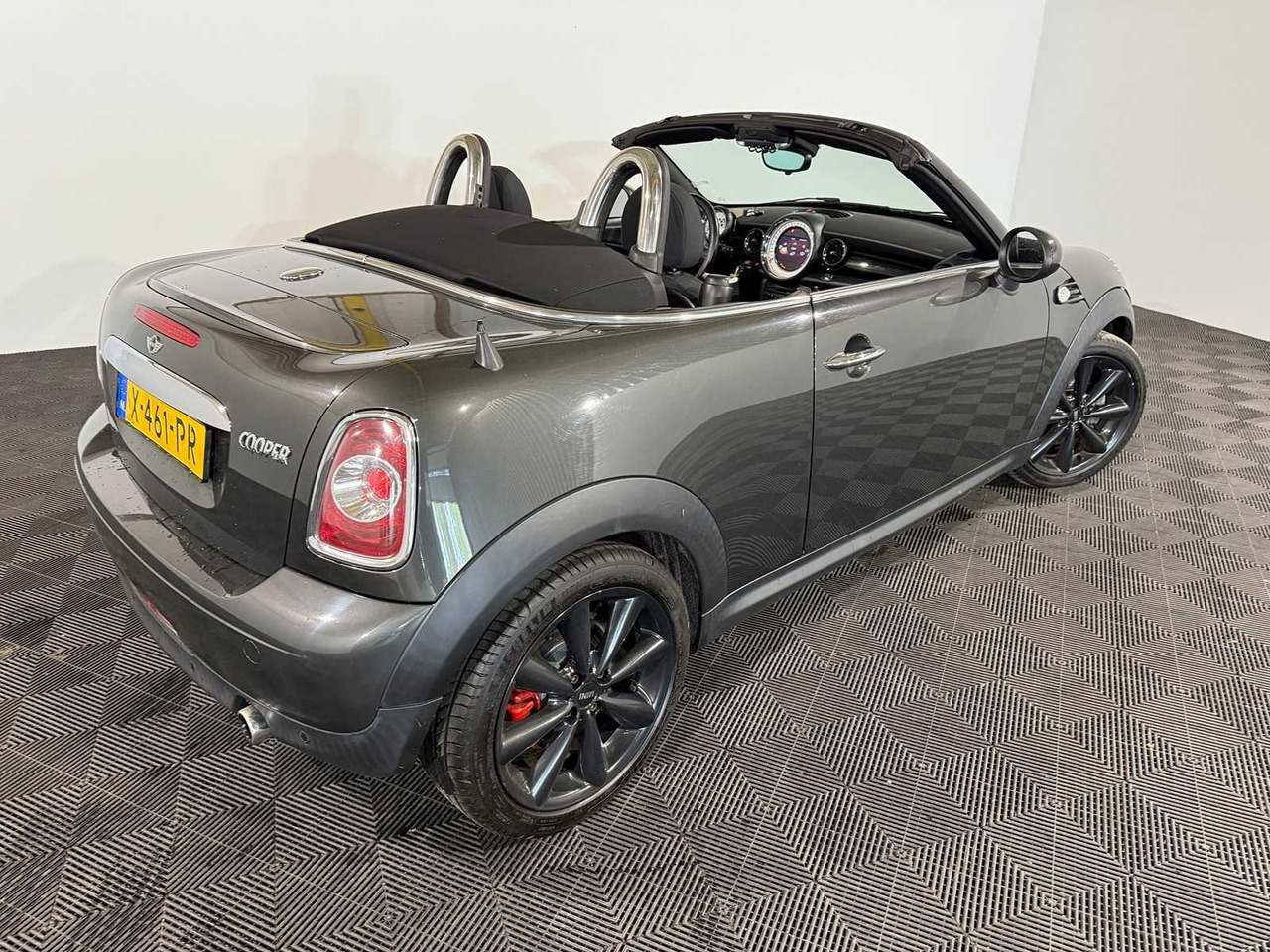 Mini Mini Roadster 1.6 Cooper | 2012 | 123.482 km | X-461-PR - Car: picture 2 Mini Mini Roadster 1.6 Cooper | 2012 | 123.482 km | X-461-PR - Car: picture 2