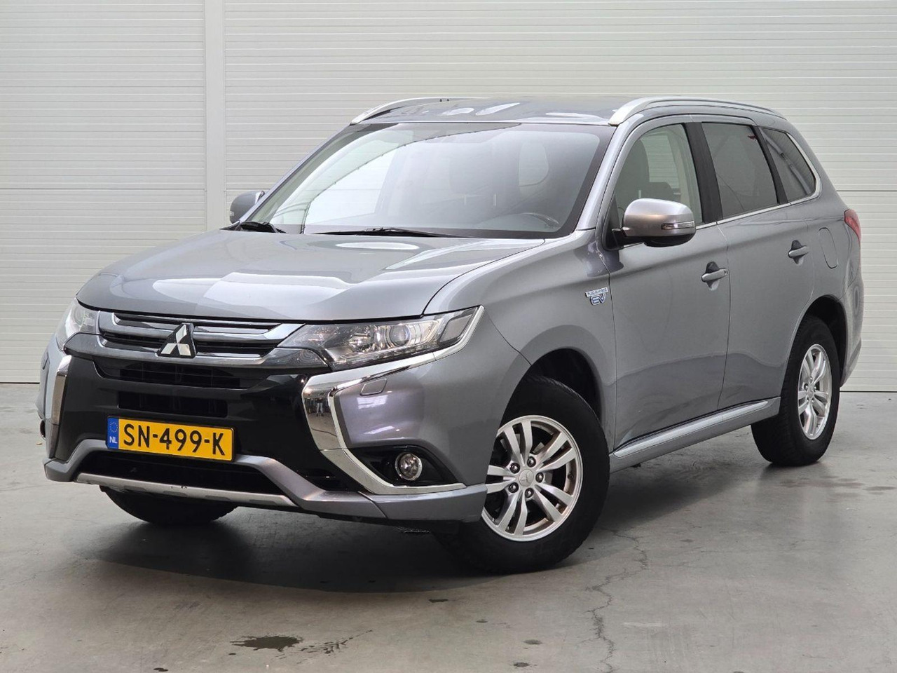 Mitsubishi Outlander 2.0 PHEV Pure | 2018 | 197.128 km | Automaat | SN499K | NAP: Logisch - SUV: picture 1 Mitsubishi Outlander 2.0 PHEV Pure | 2018 | 197.128 km | Automaat | SN499K | NAP: Logisch - SUV: picture 1