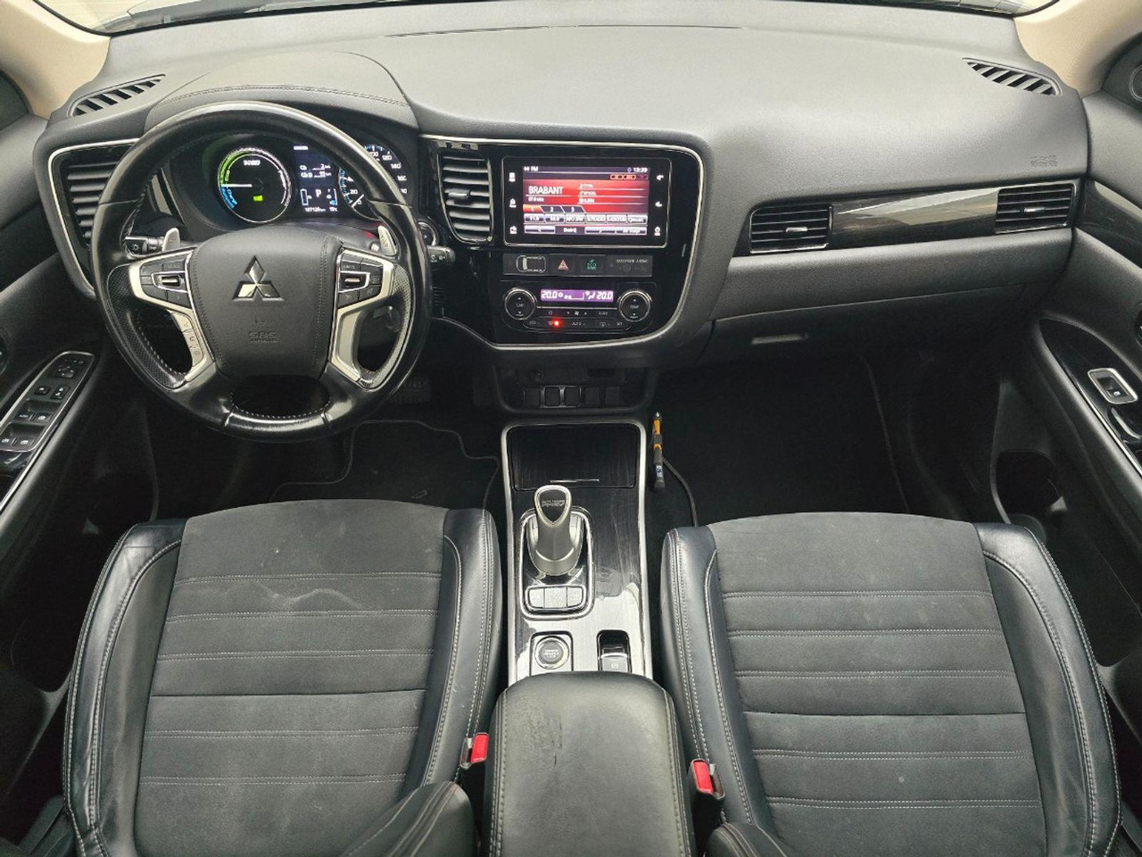 Mitsubishi Outlander 2.0 PHEV Pure | 2018 | 197.128 km | Automaat | SN499K | NAP: Logisch - SUV: picture 5 Mitsubishi Outlander 2.0 PHEV Pure | 2018 | 197.128 km | Automaat | SN499K | NAP: Logisch - SUV: picture 5