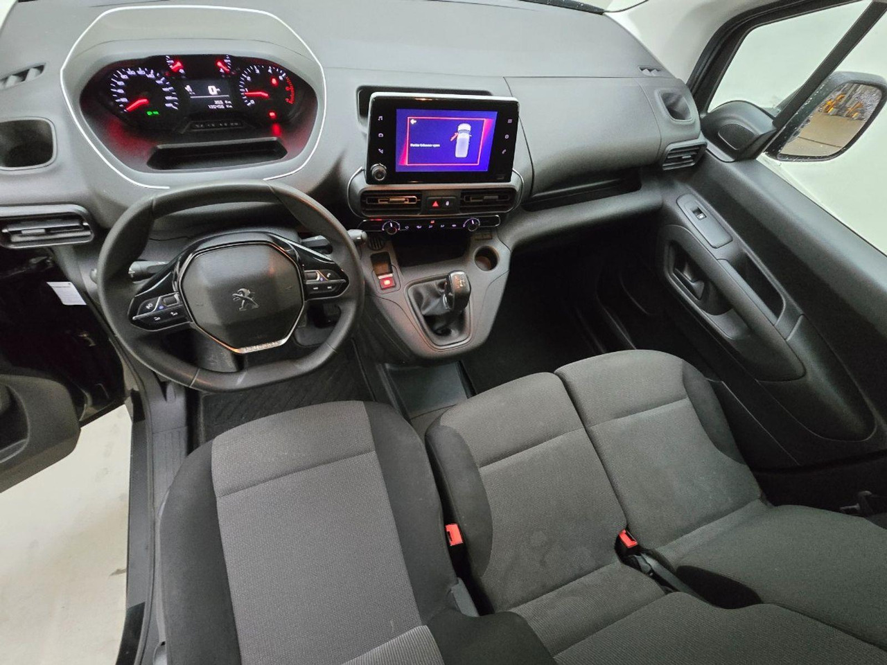 Peugeot Partner 1.5 BlueHDI Premium | 2021 | 135.456 km | VHZ59X | NAP: Logisch - Combi van: picture 5 Peugeot Partner 1.5 BlueHDI Premium | 2021 | 135.456 km | VHZ59X | NAP: Logisch - Combi van: picture 5