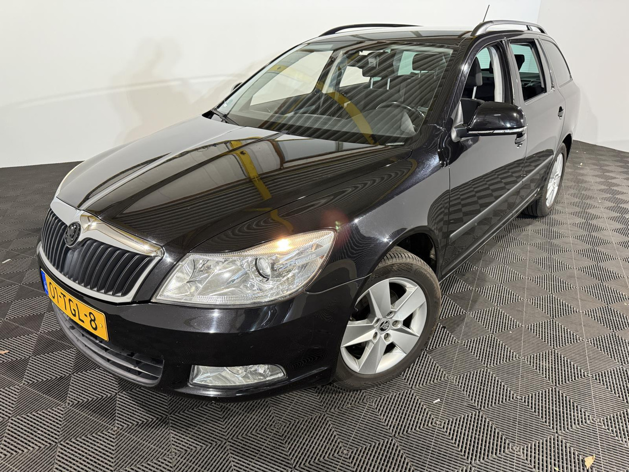 Skoda | Octavia Combi | 1.4 TSI Greentech Ambition Business Line | 2012 | 198.196 km | 01TGL8 | Logisch - Car: picture 1 Skoda | Octavia Combi | 1.4 TSI Greentech Ambition Business Line | 2012 | 198.196 km | 01TGL8 | Logisch - Car: picture 1