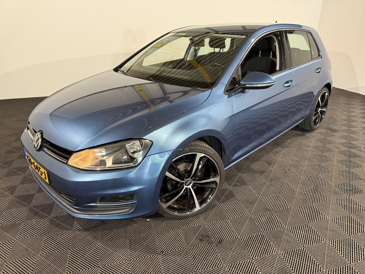 Hatchback Volkswagen Golf 1.2 TSI Trend Edition GD-645-J: picture 1