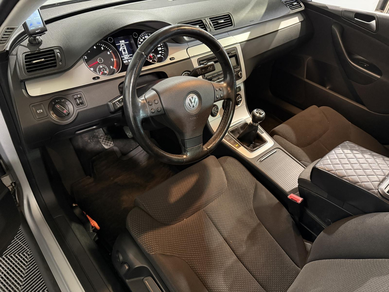 Volkswagen Passat 1.8 TFSI Comfortline 80-HKF-9 199.375 km - Car: picture 5 Volkswagen Passat 1.8 TFSI Comfortline 80-HKF-9 199.375 km - Car: picture 5