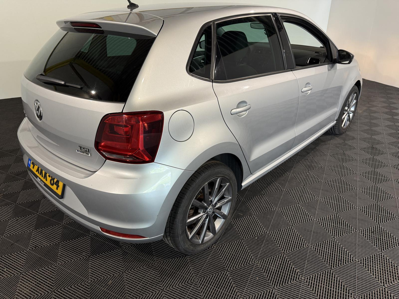 Volkswagen Polo 1.2 TSI First Edition | 304.410 km | 2014 | 4-XKK-84 - Hatchback: picture 3 Volkswagen Polo 1.2 TSI First Edition | 304.410 km | 2014 | 4-XKK-84 - Hatchback: picture 3