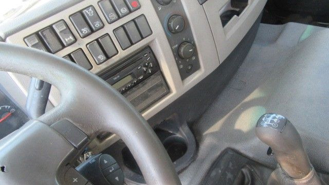 Skip loader truck Volvo FE-320 Abestztkipper: picture 10