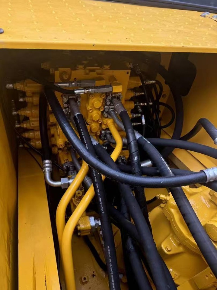 KOMATSU PC220 - Crawler excavator: picture 4 KOMATSU PC220 - Crawler excavator: picture 4