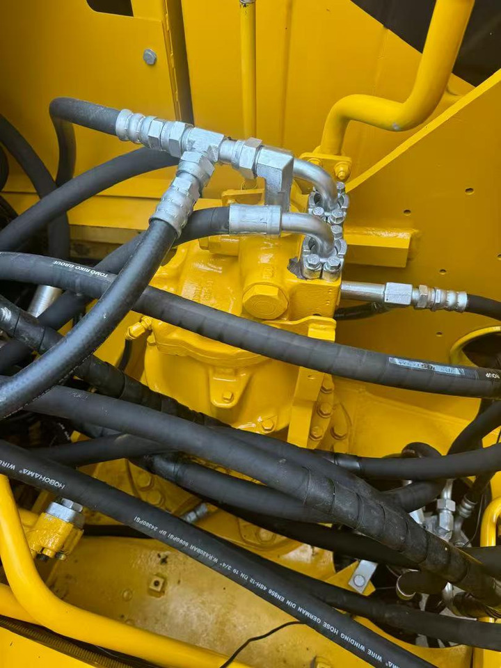 KOMATSU PC220 - Crawler excavator: picture 5 KOMATSU PC220 - Crawler excavator: picture 5