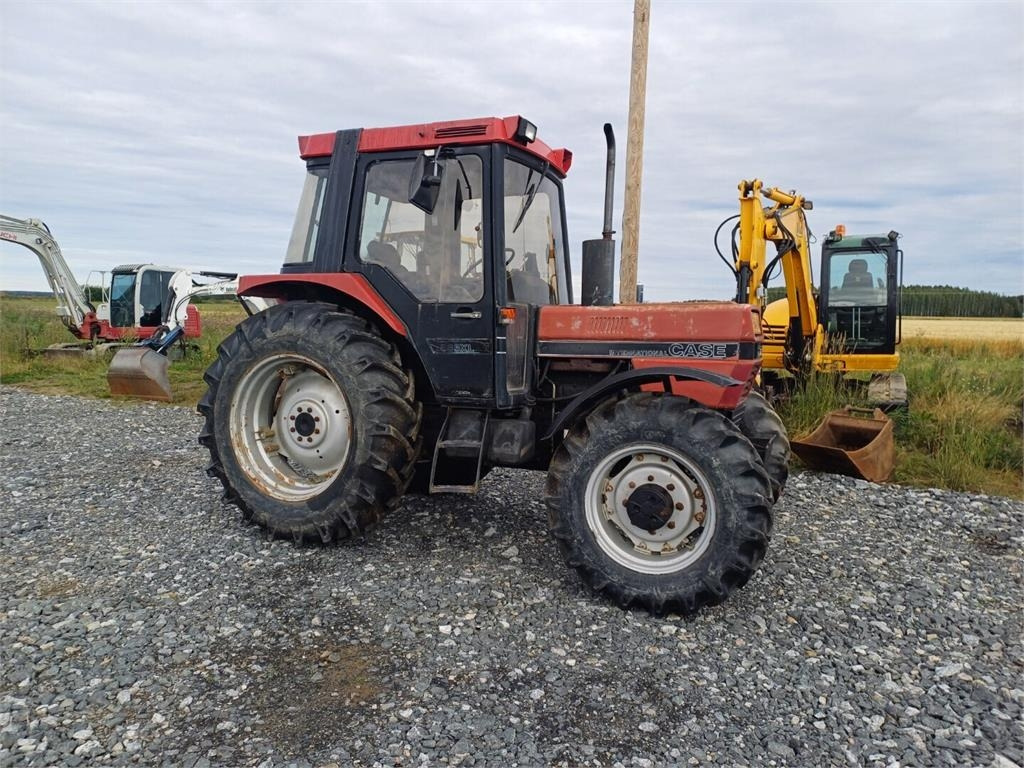 Case IH 685XL Hyvät renkaat. - Farm tractor: picture 4 Case IH 685XL Hyvät renkaat. - Farm tractor: picture 4