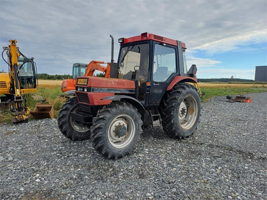 Case IH 685XL Hyvät renkaat. - Farm tractor: picture 1 Case IH 685XL Hyvät renkaat. - Farm tractor: picture 1