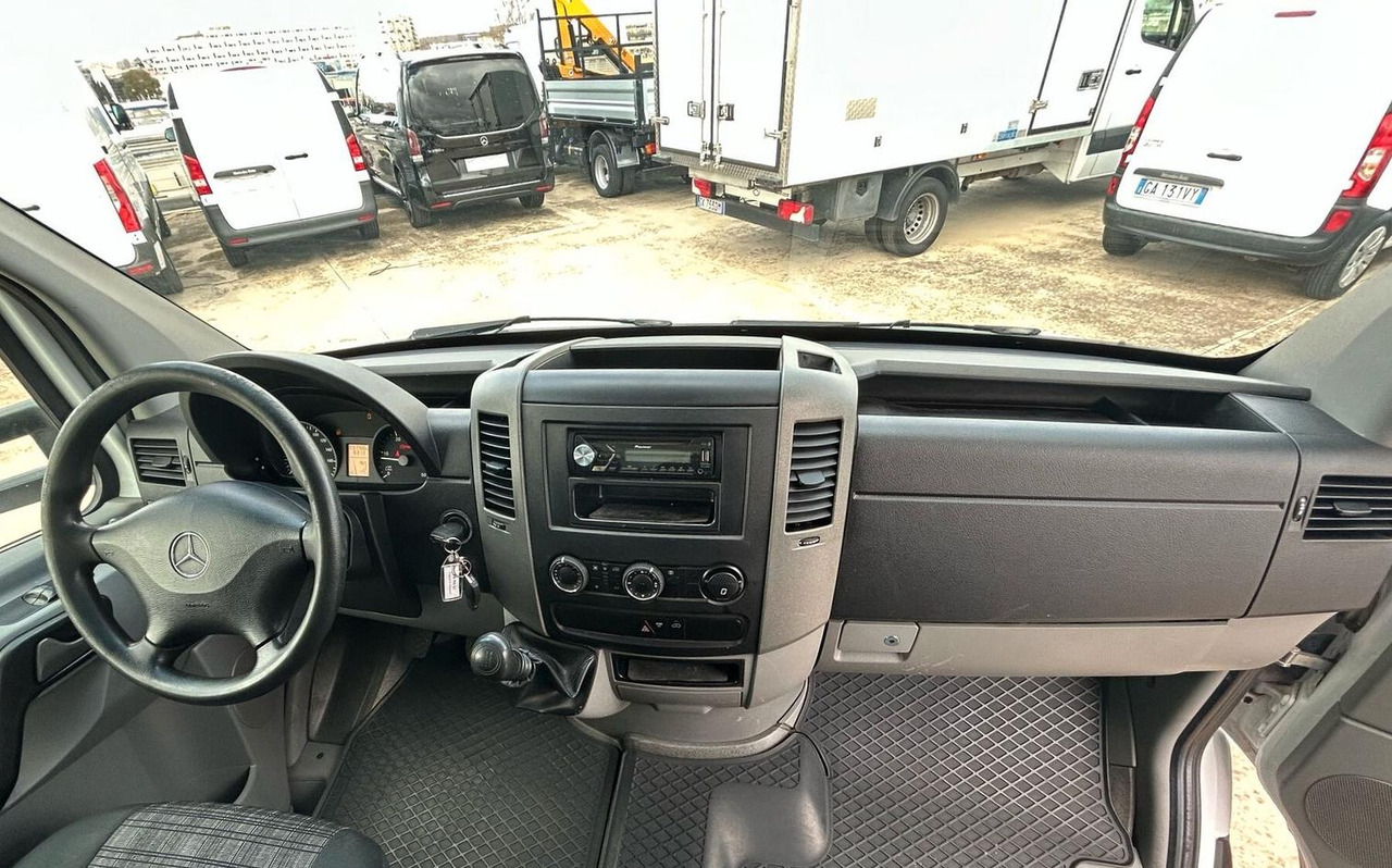 Box van Mercedes Benz Sprinter 416 T 37.35 Furgonatura: picture 8