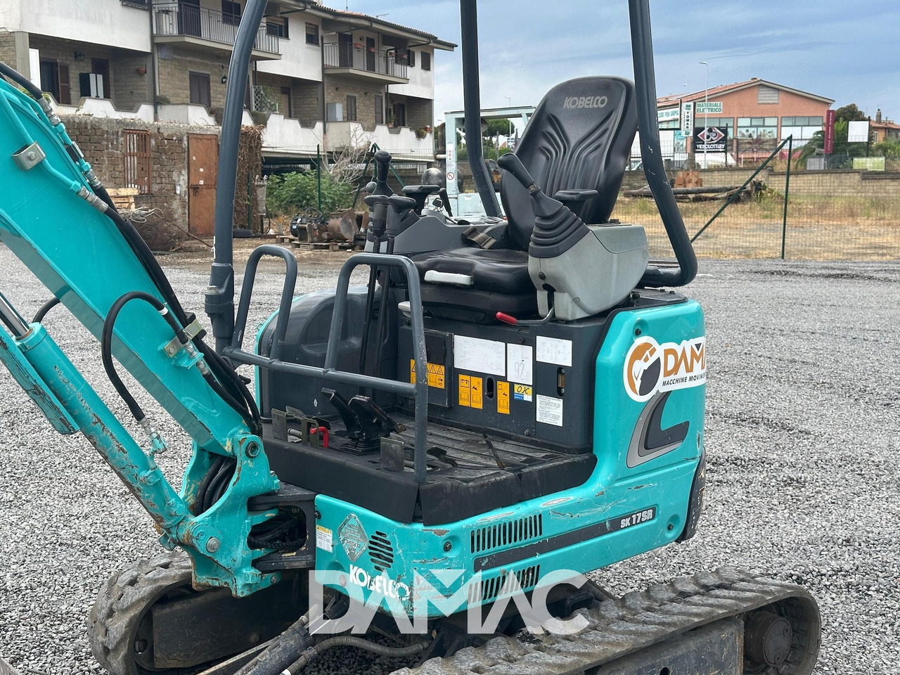 Mini excavator KOBELCO SK17SR-3E: picture 8
