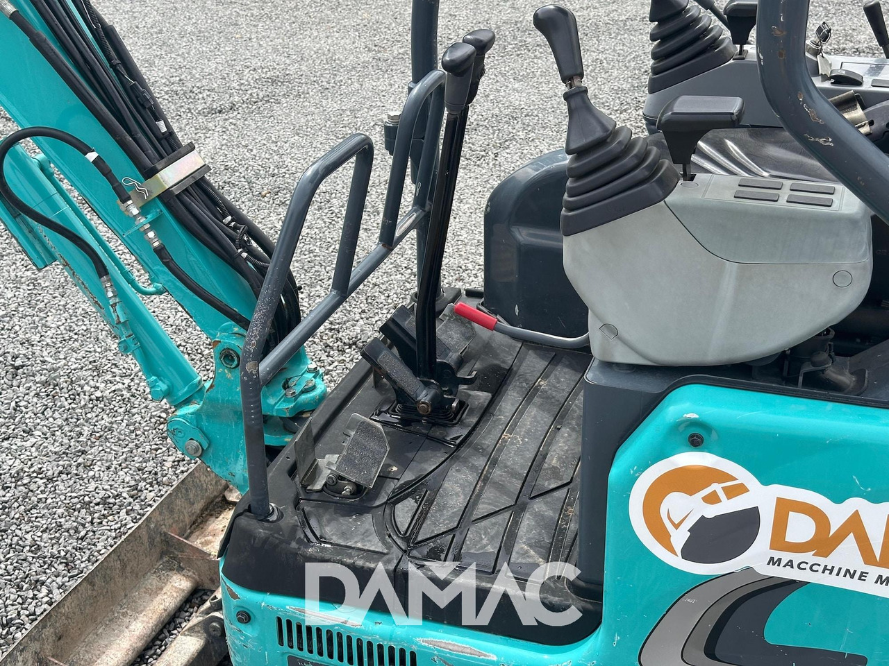 Mini excavator KOBELCO SK17SR-3E: picture 10