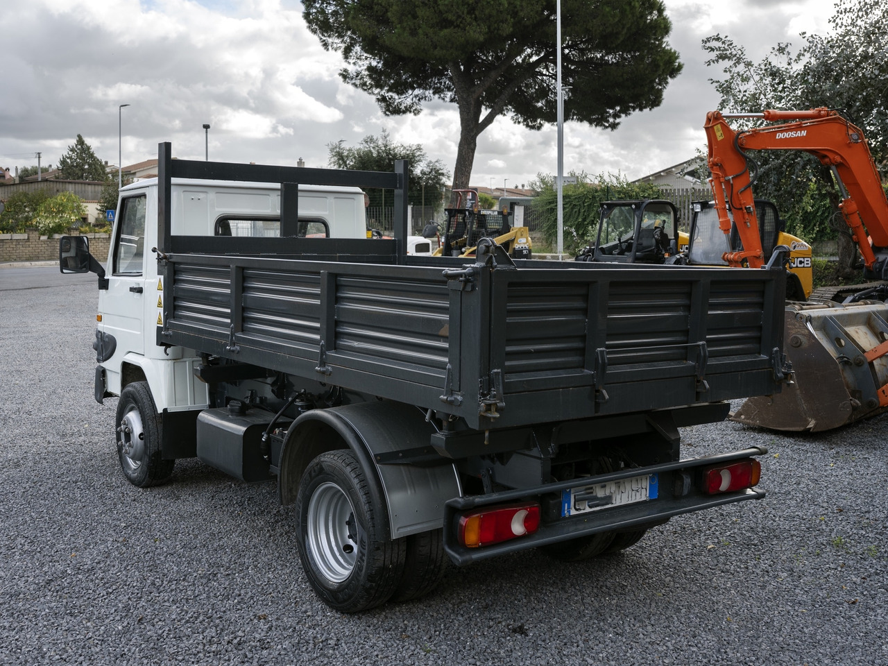 PIAGGIO THREE-SIDE TIPPER - Tipper: picture 3 PIAGGIO THREE-SIDE TIPPER - Tipper: picture 3
