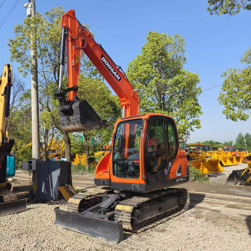 DOOSAN DX75 - Crawler excavator: picture 2 DOOSAN DX75 - Crawler excavator: picture 2