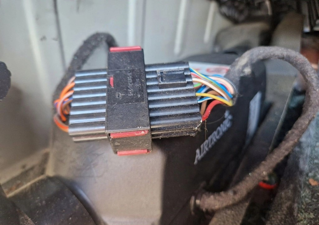 FORD WEBASTO OGRZEWANIE POSTOJOWE FORD F-MAX 500 EBERSPACHER AIRTRONIC D2 24V - Heating/ Ventilation for Truck: picture 2 FORD WEBASTO OGRZEWANIE POSTOJOWE FORD F-MAX 500 EBERSPACHER AIRTRONIC D2 24V - Heating/ Ventilation for Truck: picture 2