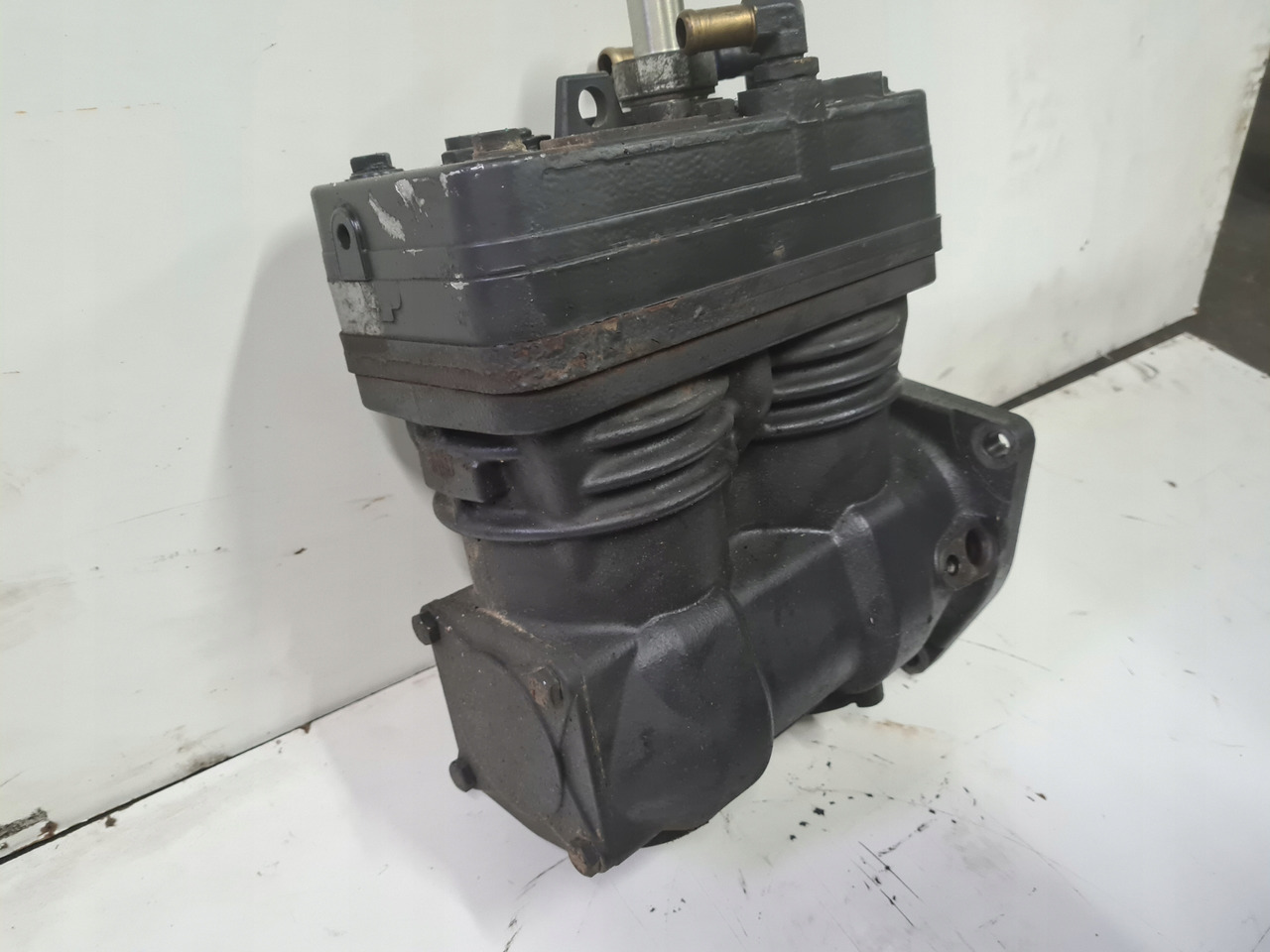 KNORR-BREMSE SPRĘŻARKA 2 TŁOKOWA KOMPRESOR POWIETRZA RENAULT GAMA D DTI 8 VOLVO FL D8K 22040616 - Air brake compressor for Truck: picture 4 KNORR-BREMSE SPRĘŻARKA 2 TŁOKOWA KOMPRESOR POWIETRZA RENAULT GAMA D DTI 8 VOLVO FL D8K 22040616 - Air brake compressor for Truck: picture 4