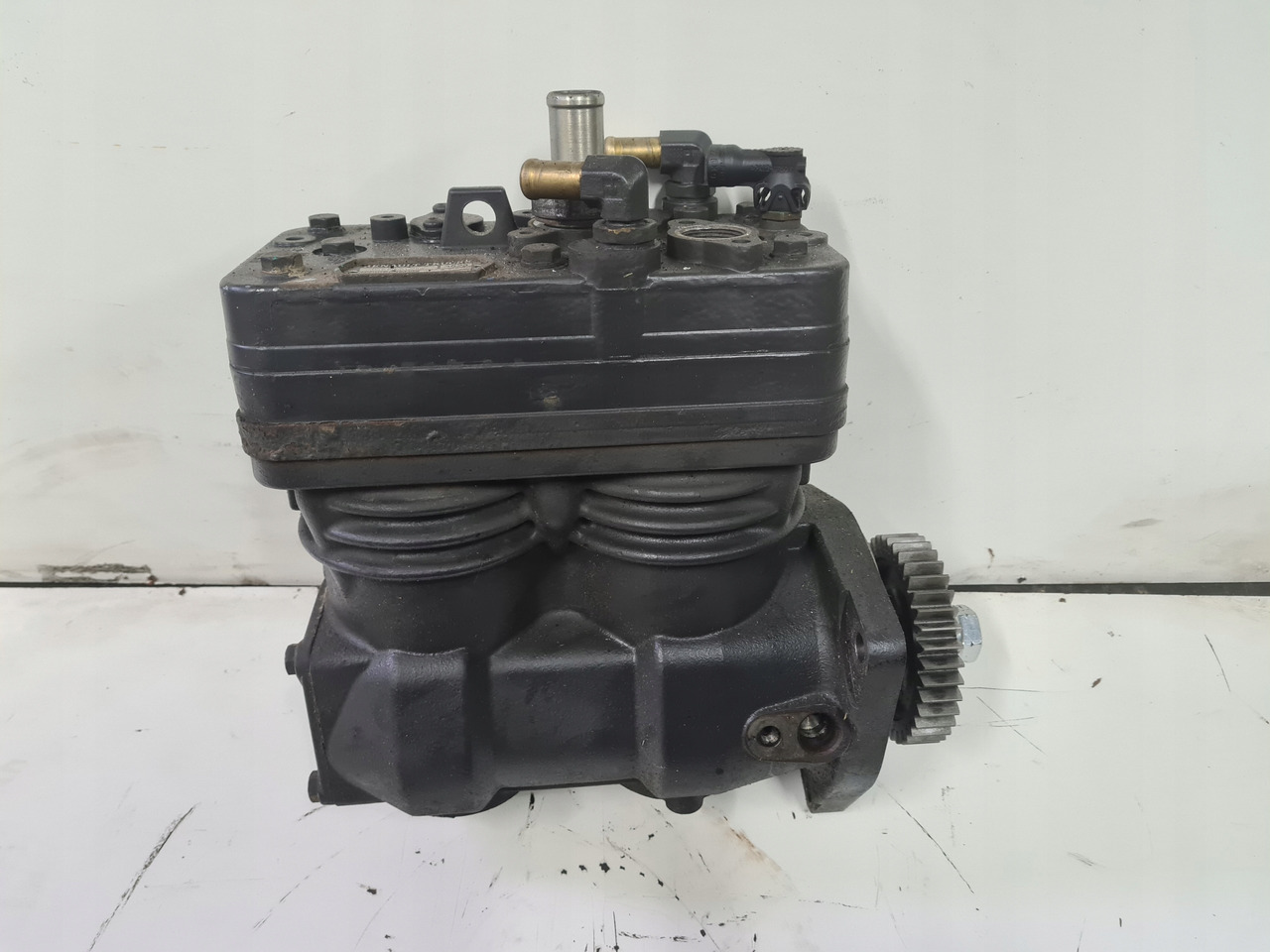 KNORR-BREMSE SPRĘŻARKA 2 TŁOKOWA KOMPRESOR POWIETRZA RENAULT GAMA D DTI 8 VOLVO FL D8K 22040616 - Air brake compressor for Truck: picture 1 KNORR-BREMSE SPRĘŻARKA 2 TŁOKOWA KOMPRESOR POWIETRZA RENAULT GAMA D DTI 8 VOLVO FL D8K 22040616 - Air brake compressor for Truck: picture 1