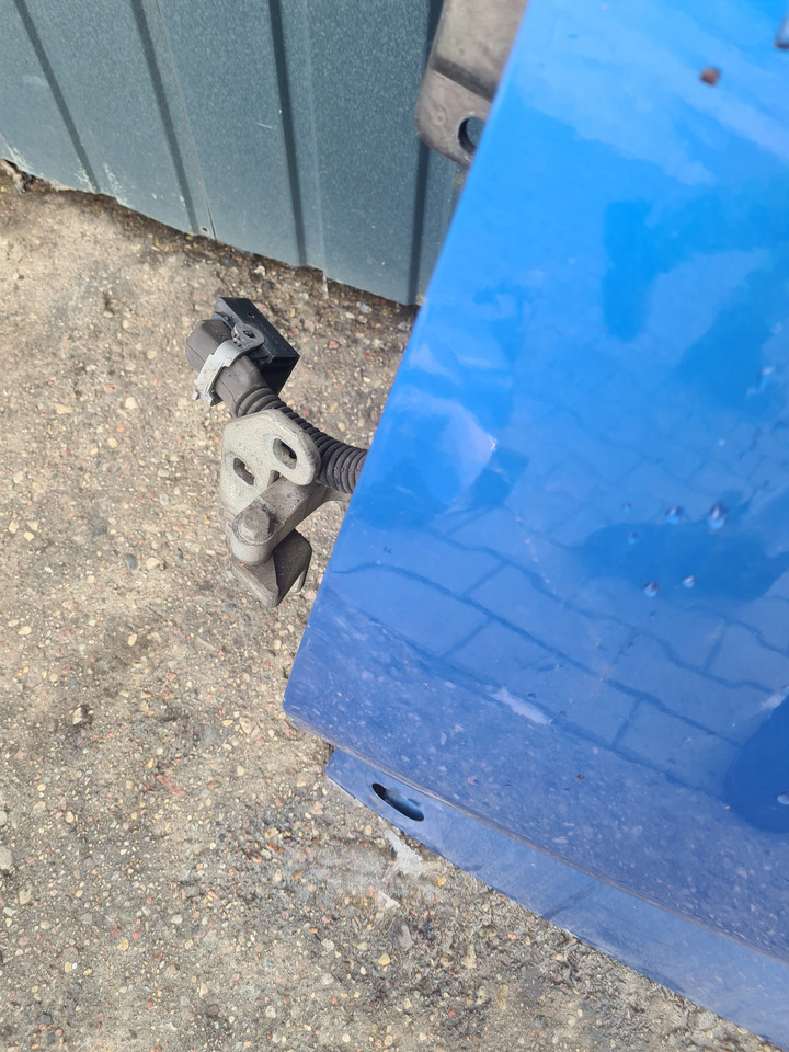 RENAULT DRZWI KOMPLETNE LEWE RENAULT GAMA T RANGE HIGH WYSOKA KABINA - Door and parts for Truck: picture 3 RENAULT DRZWI KOMPLETNE LEWE RENAULT GAMA T RANGE HIGH WYSOKA KABINA - Door and parts for Truck: picture 3