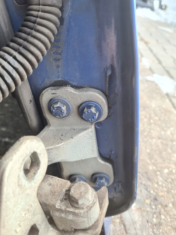 RENAULT DRZWI KOMPLETNE LEWE RENAULT GAMA T RANGE HIGH WYSOKA KABINA - Door and parts for Truck: picture 4 RENAULT DRZWI KOMPLETNE LEWE RENAULT GAMA T RANGE HIGH WYSOKA KABINA - Door and parts for Truck: picture 4