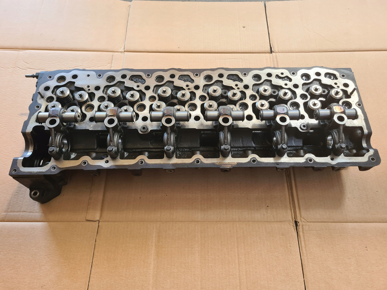 RENAULT GŁOWICA SILNIKA RENAULT GAMA D WIDE DTI 8 VOLVO FL FE D8K - Cylinder head: picture 1 RENAULT GŁOWICA SILNIKA RENAULT GAMA D WIDE DTI 8 VOLVO FL FE D8K - Cylinder head: picture 1